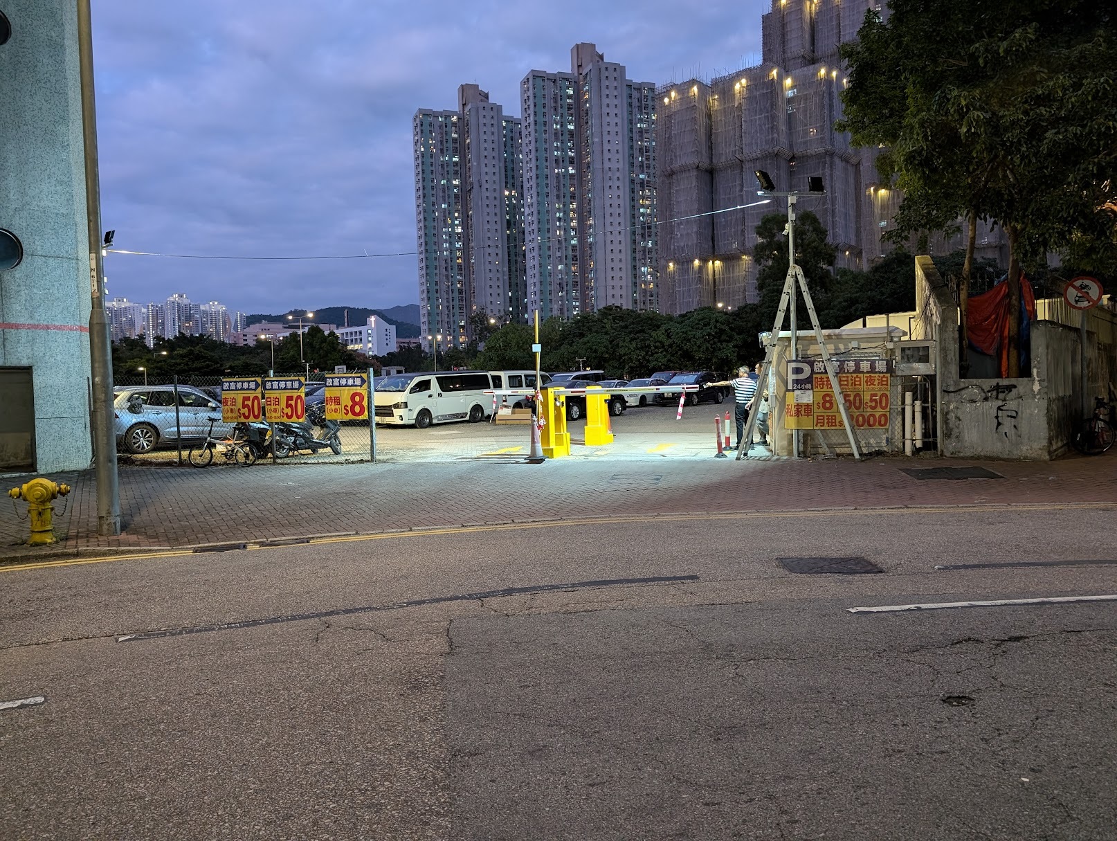 安邦路停車場 入口照片